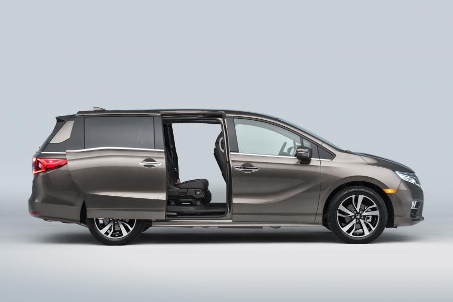  Honda Odyssey 2017 года  (фото 34 из 160)